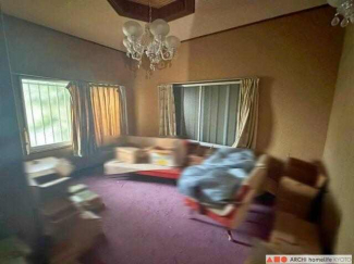 玄関横の5.5帖の洋室。