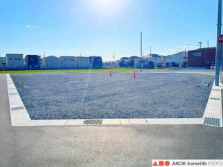 周辺は新しいおうちが並び、この分譲地にもこれから新築が建設さ