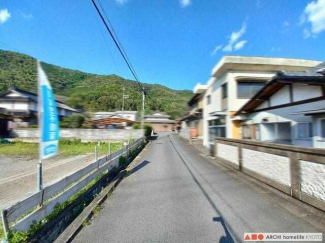 南東側(公道)　幅員約4.5m、接面約12.97m