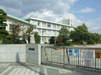 姫路市立灘中学校まで1810m