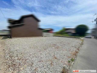 都市ガス前面道路配管あり。敷地内引込管なし(買主負担)。