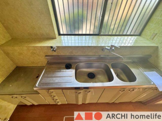 壁付けのキッチン。