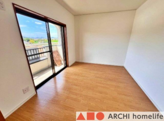 2Fバルコニーのある6帖洋室。