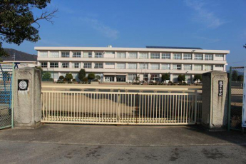 太子町立龍田小学校まで440m