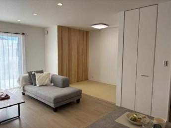 LDKの続きに6帖の和室がありますので、1Fで広々とお過ごし