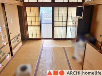 押入のある6帖和室。