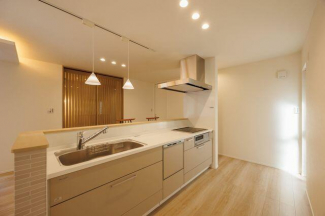 回遊できるペニンシュラ型キッチンで家事効率UP！