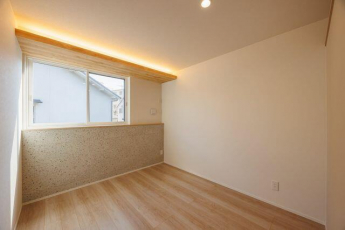 間接照明を取り入れた、落ち着きある主寝室。