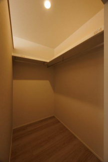 主寝室横には、1.5帖のウォークインクローゼット。