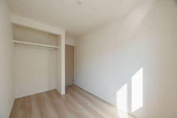 2階の2部屋の子供部屋にもしっかり収納スペースあり◎