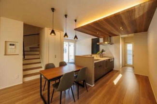 ご家族皆さんでくつろげる、17.0帖の広々LDK。