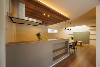 キッチンからリビングやタタミコーナーを見渡せます。