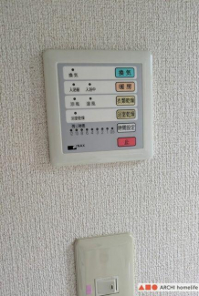 浴室暖房乾燥リモコン部。暖房や、乾燥機能も付いているので、寒