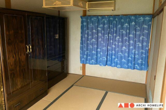 ２階和室。１階に比べ少し古さがありますが、丁寧に使われていま