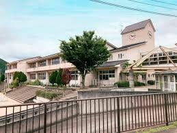 西脇市立楠丘小学校まで910m