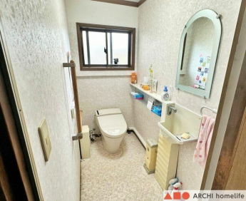 1階トイレは手摺があり、使い勝手も良いですね♪