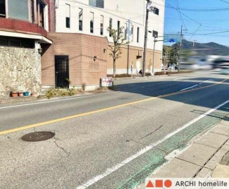 すぐ隣にはスーパーもあります♪