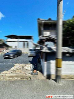 南側(公道)　幅員約4.4m、接面約9.6m