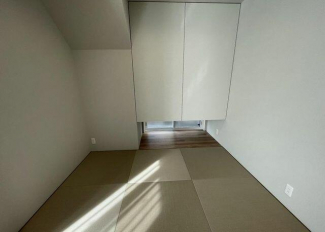 リビング続き間の畳コーナー