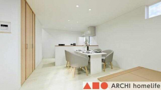 【飾東町庄Ａ】キッチンの正面を腰壁にすることで、ＬＤＫが広く