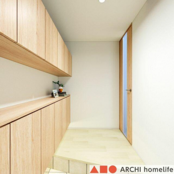 【飾東町庄Ａ】玄関はたっぷりの収納で家族全員分の靴をきっちり