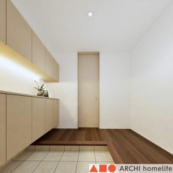 【飾東町庄Ｂ】玄関はたっぷりの収納で家族全員分の靴をきっちり