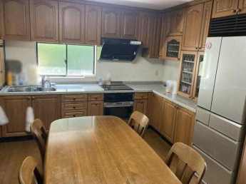 約7.5帖のダイニングキッチンの様子です。キッチンはスペース