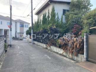 前面道路含む現地写真です