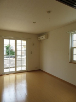 明るい色調の室内です