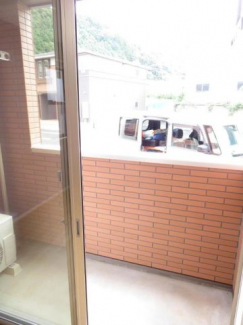 お洗濯にも便利なバルコニー付き