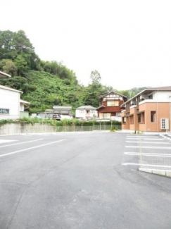 車をお持ちの方に嬉しい駐車場付きの物件です