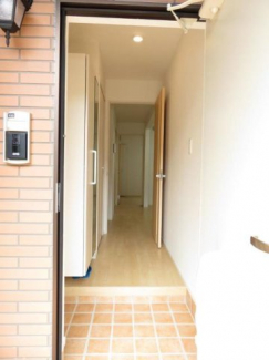 収納もある玄関です