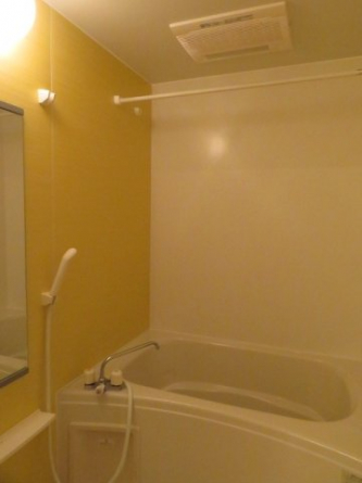 コンパクトで使いやすいお風呂です