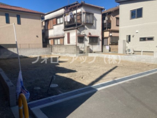 前面道路含む現地写真です