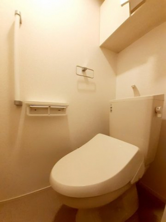 ゆったりとした空間のトイレです