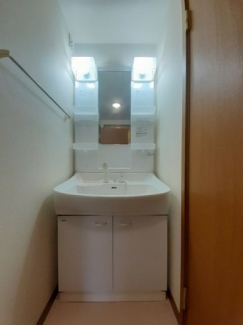 明るい洗面所です