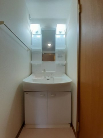 明るい洗面所です