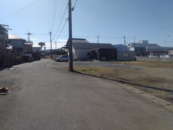 【前面道路含む現地写真】