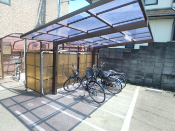屋根付き駐輪場