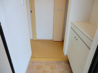 収納もある玄関です