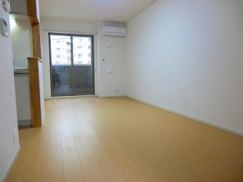 ゆったり過ごせる居間です