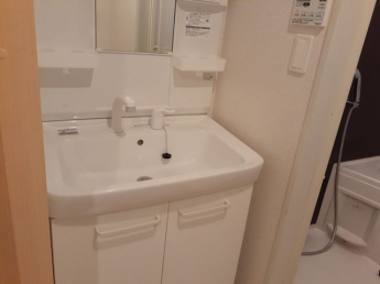 明るい洗面所です