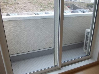 落ち着いた時間を過ごせるバルコニーです