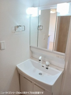 落ち着いた色調のトイレです