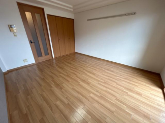 家具配置しやすい広さと形の洋室