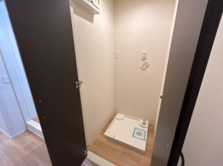 人目から隠せる洗濯機置場