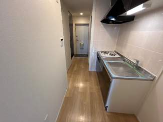 キッチンには拭き掃除しやすいタイル壁