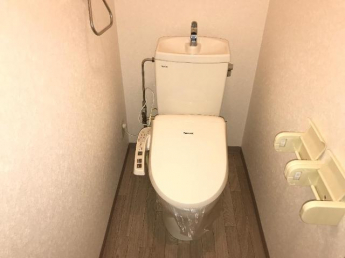 冬も快適温水便座　上部棚あり