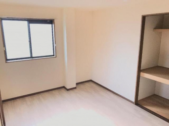 和室から変更した洋室　角部屋なので窓あり