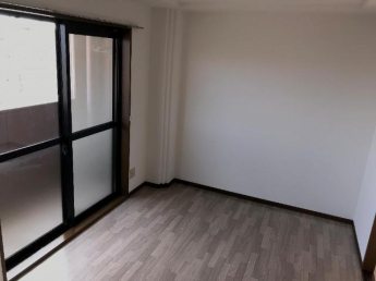 ベランダ側の６帖洋室